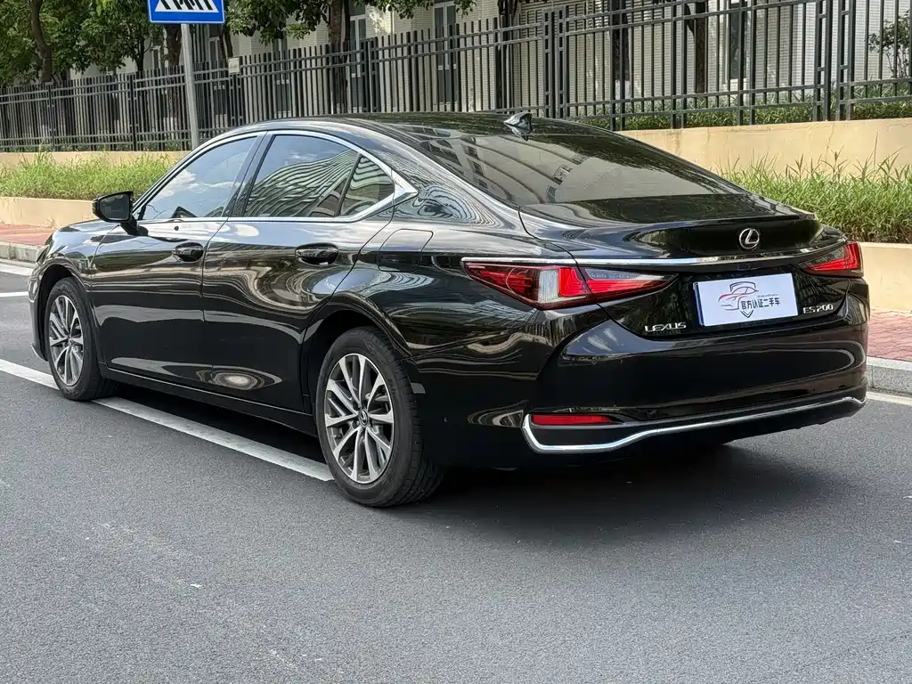 Lexus ES 2022 — фото 14