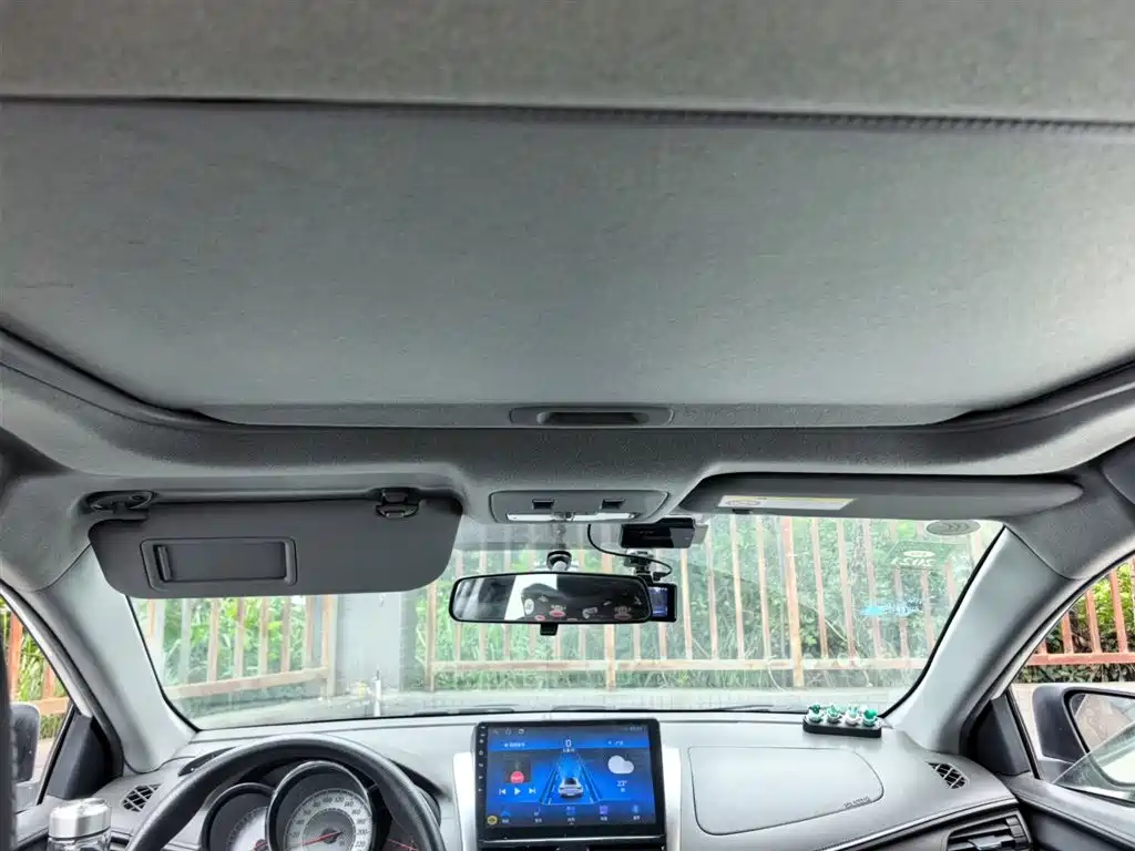 Toyota Yaris L 2015 — фото 14