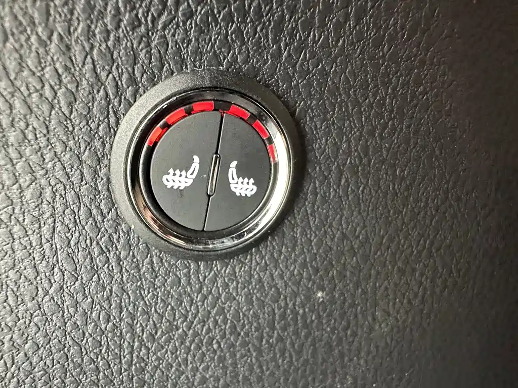 Toyota Yaris L 2023 — фото 13