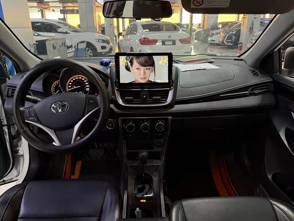 Toyota Yaris L 2022 — фото 4