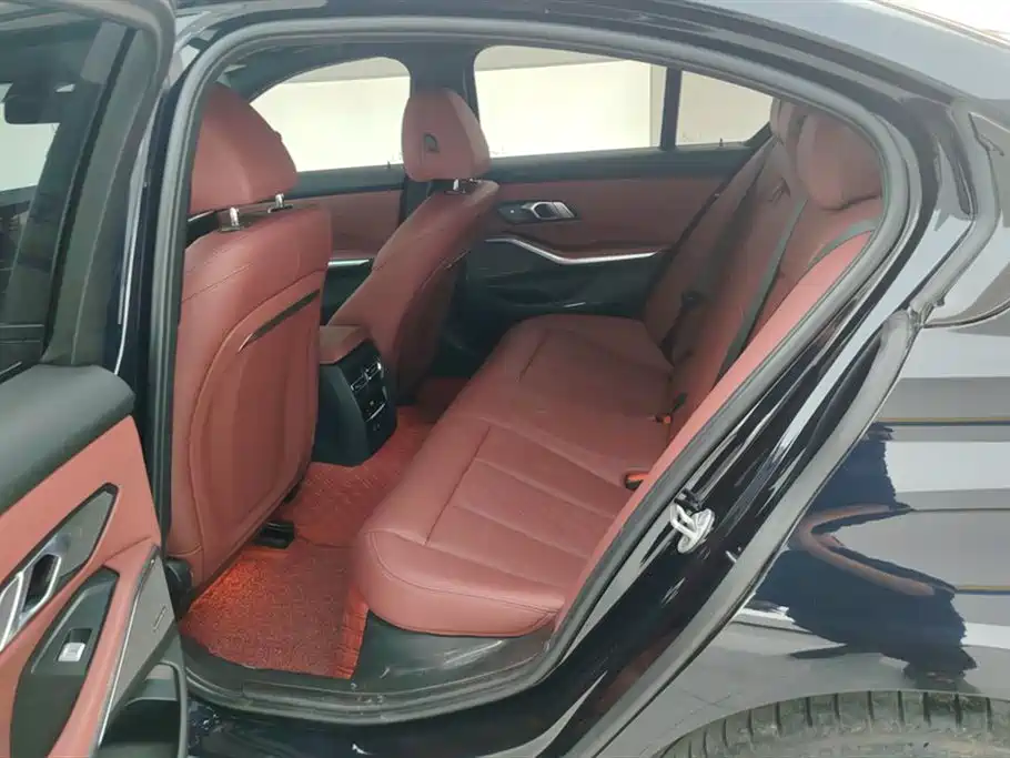 BMW 3 Series 2023 — фото 11