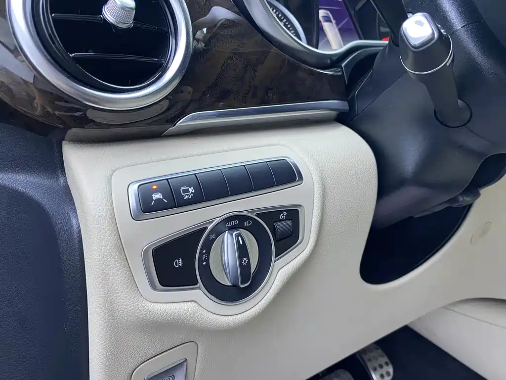 Mercedes-Benz V-Class 2019 — фото 15