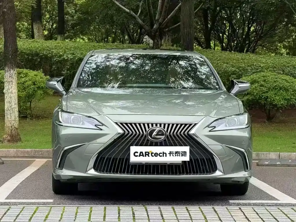 Lexus ES 2021