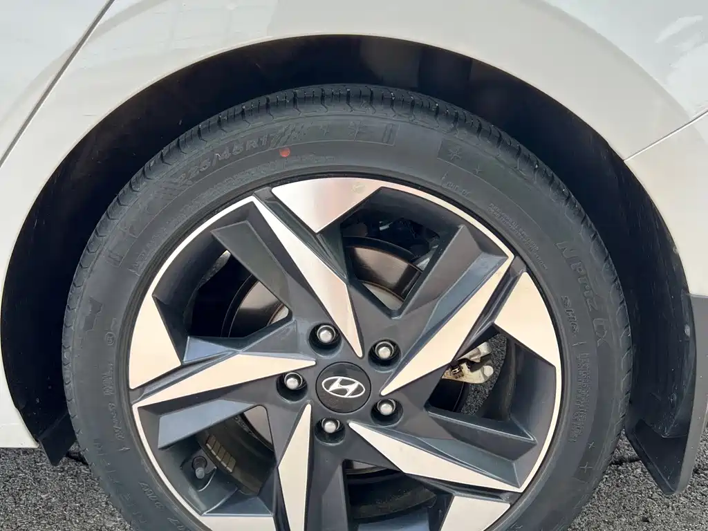 Hyundai Elantra 2023 — фото 16
