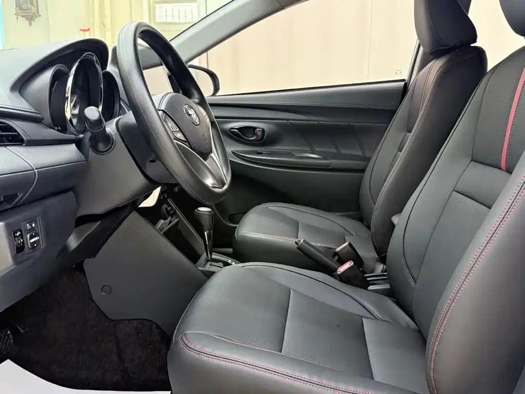Toyota Yaris L 2023 — фото 12