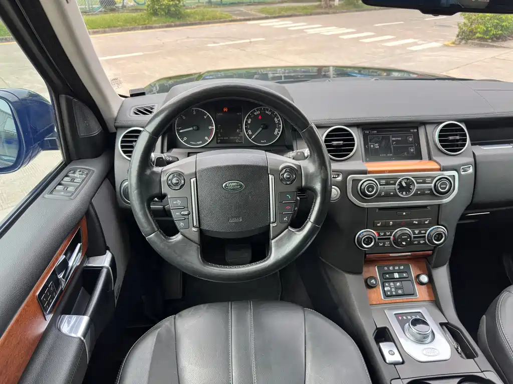 Land Rover Discovery 2015 — фото 17
