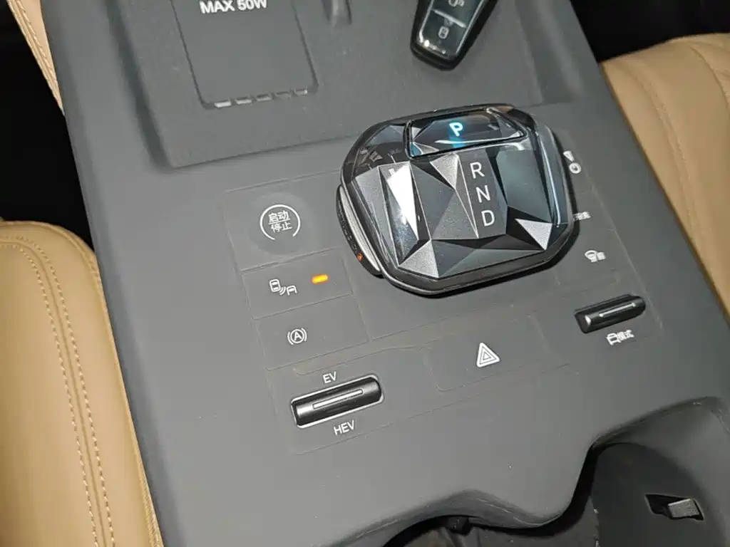 BYD L DM-i 2024 — фото 14