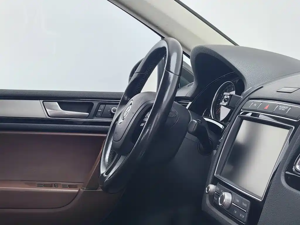 Volkswagen Touareg 2017 — фото 22