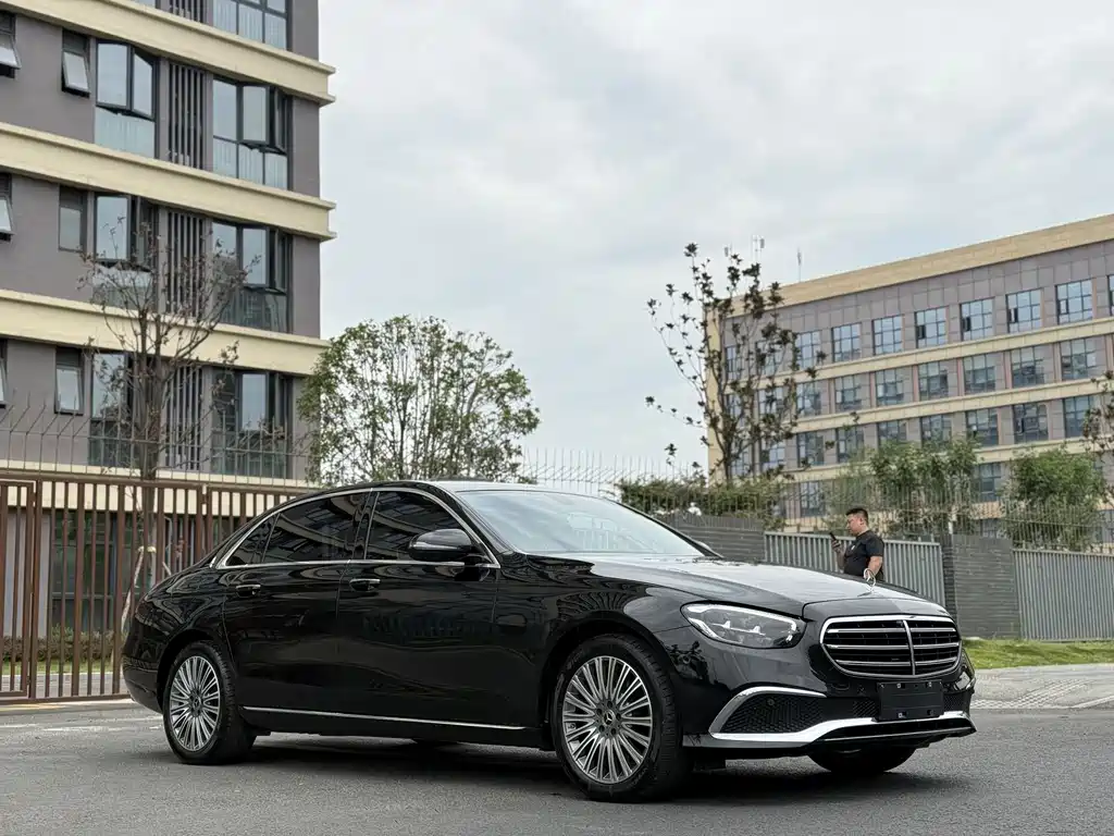 Mercedes-Benz E-Class 2022 — фото 3