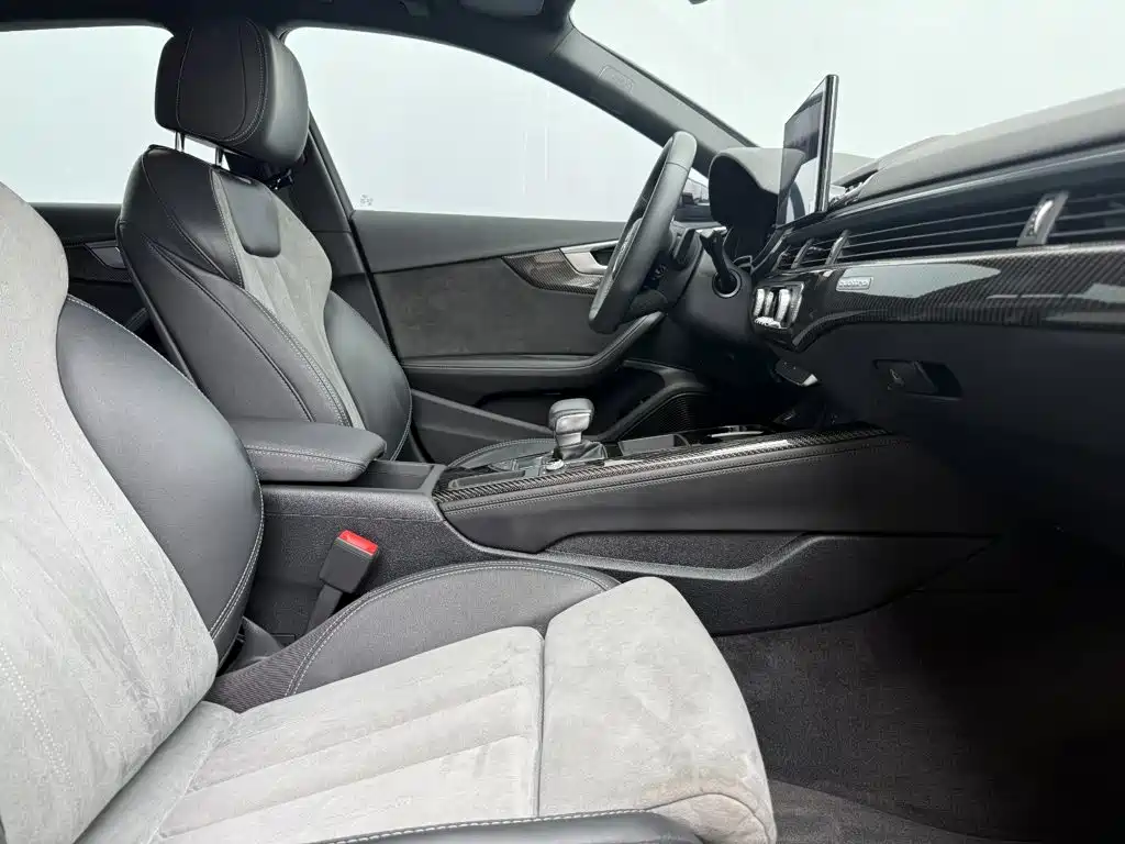 Audi A4L 2023 — фото 14