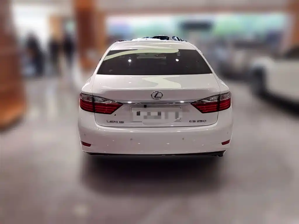 Lexus ES 2014 — фото 10