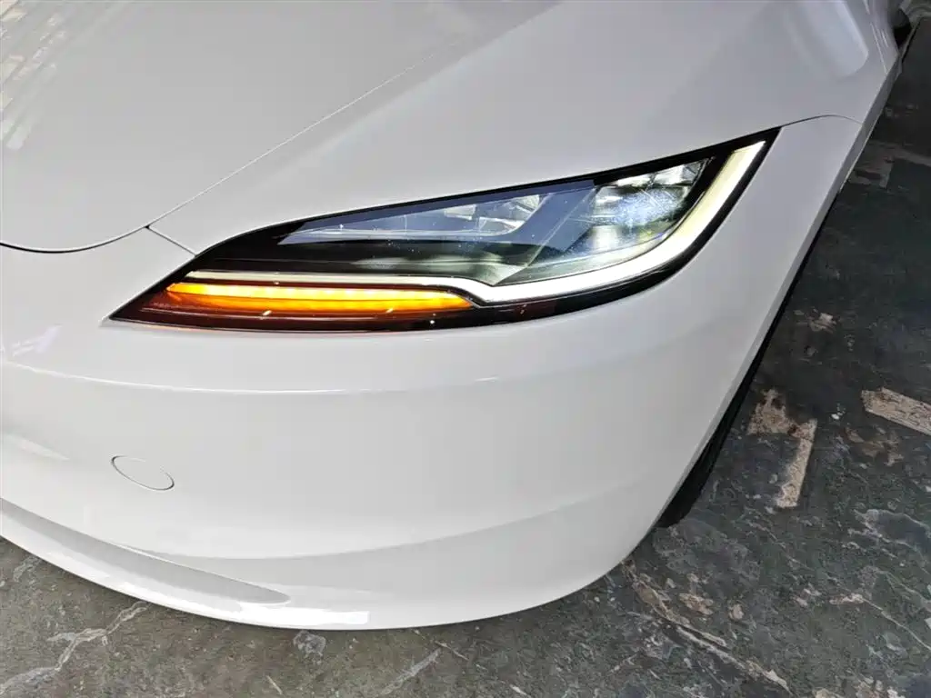 Tesla Model 3 2025 — фото 24