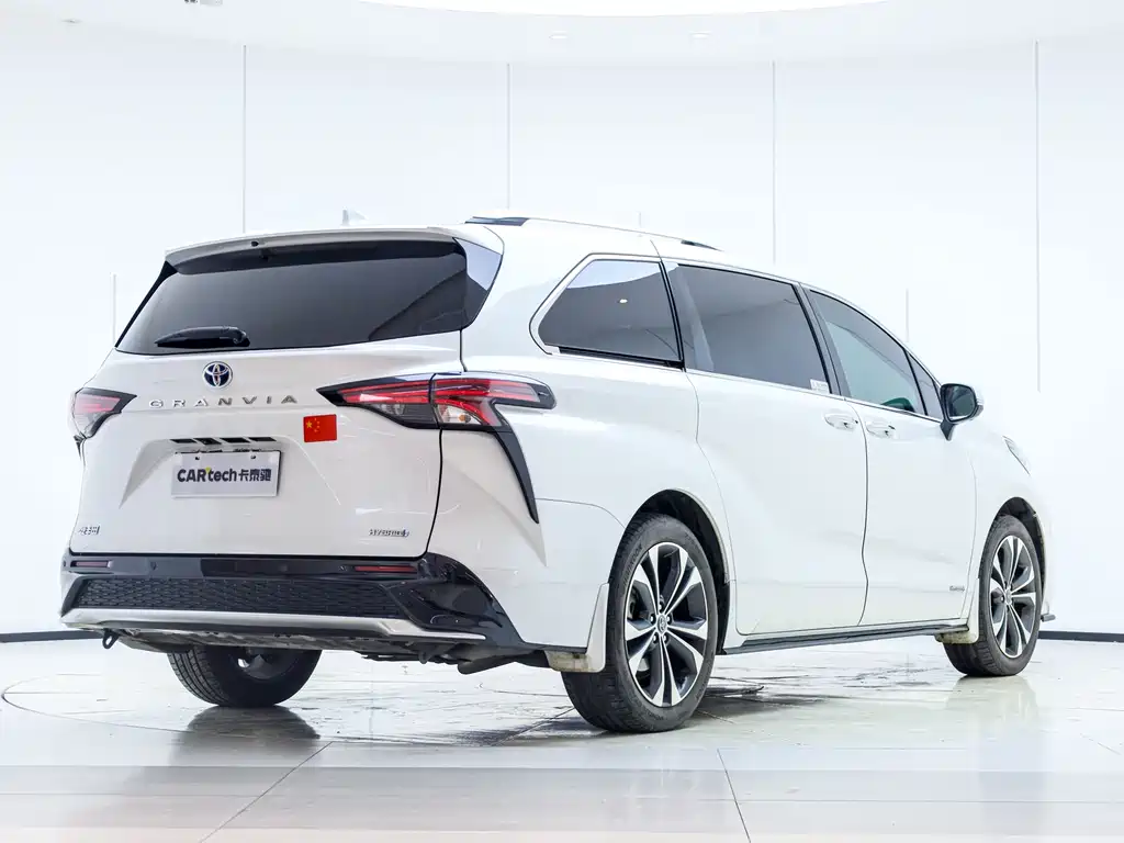 Toyota Granvia 2023