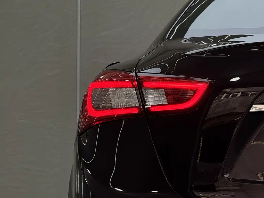 Maserati Ghibli 2017 — фото 18