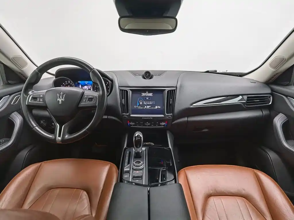 Maserati Levante 2018 — фото 25