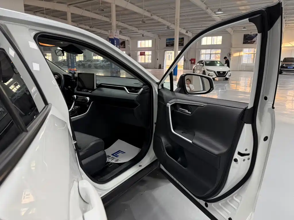 Toyota Wildlander 2022 — фото 13
