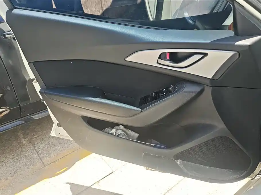 Mazda 3 Axela 2017 — фото 7