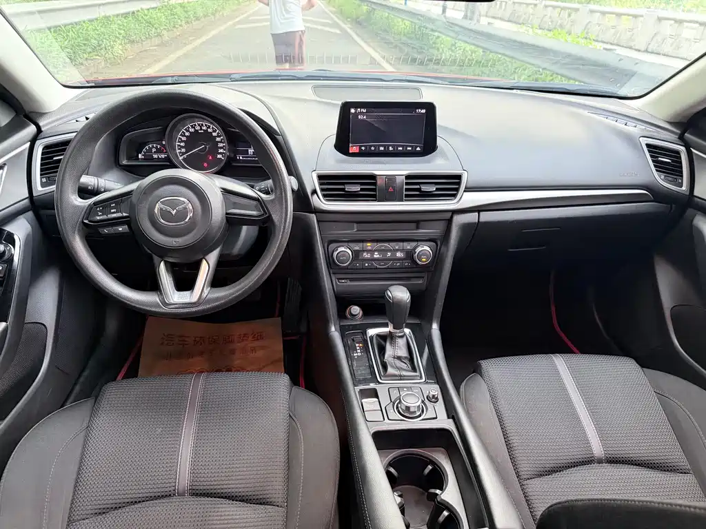 Mazda 3 Axela 2019 — фото 14