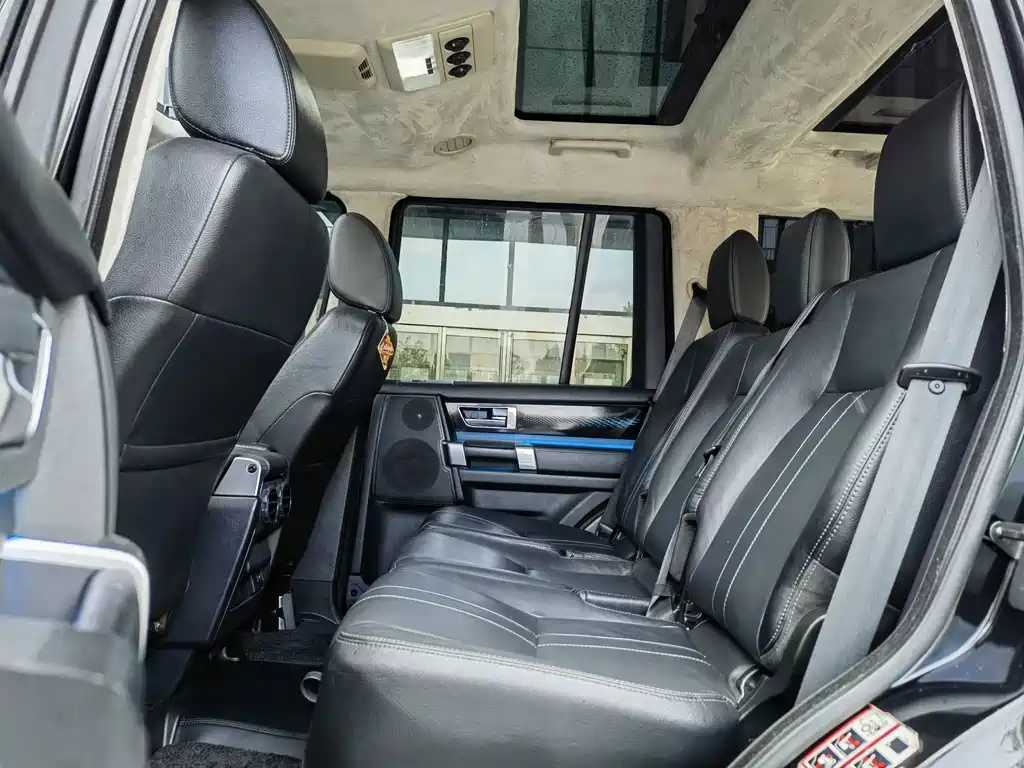 Land Rover Discovery 2015 — фото 17