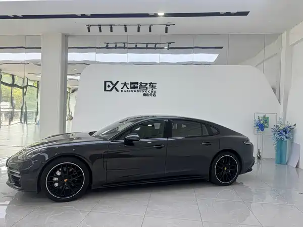 Porsche Panamera 2021