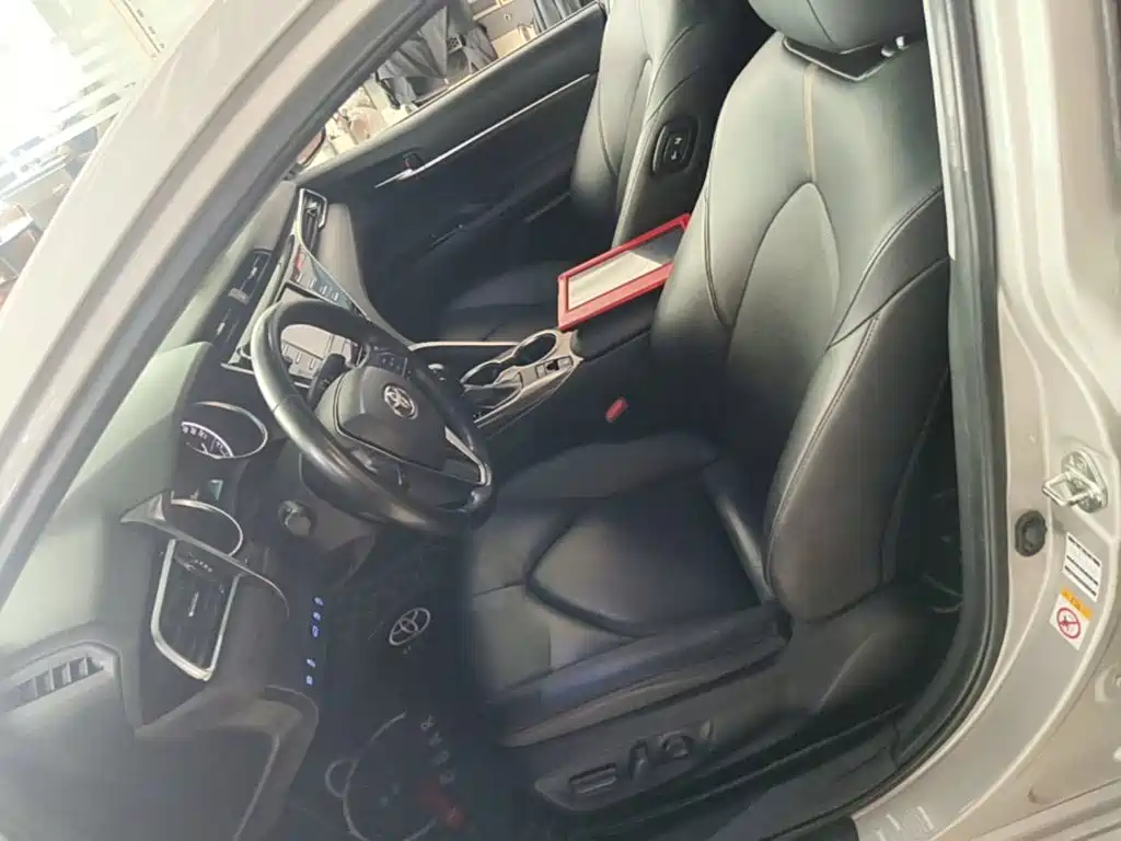 Toyota Camry 2018 — фото 15