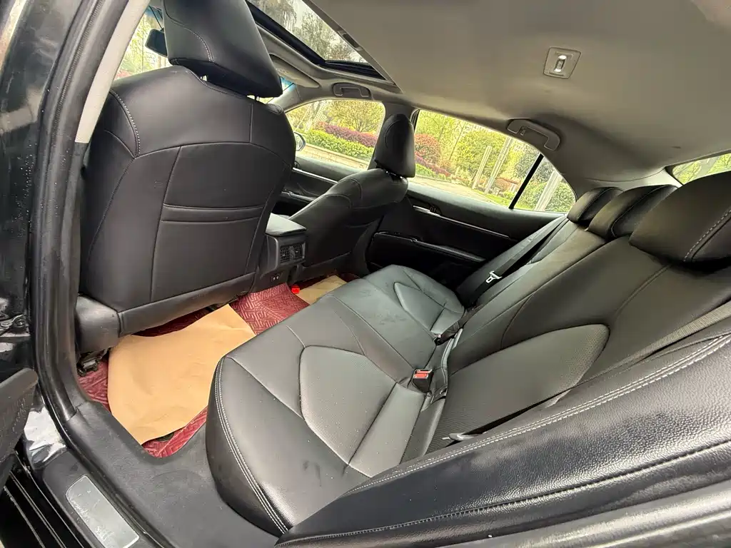 Toyota Camry 2019 — фото 10