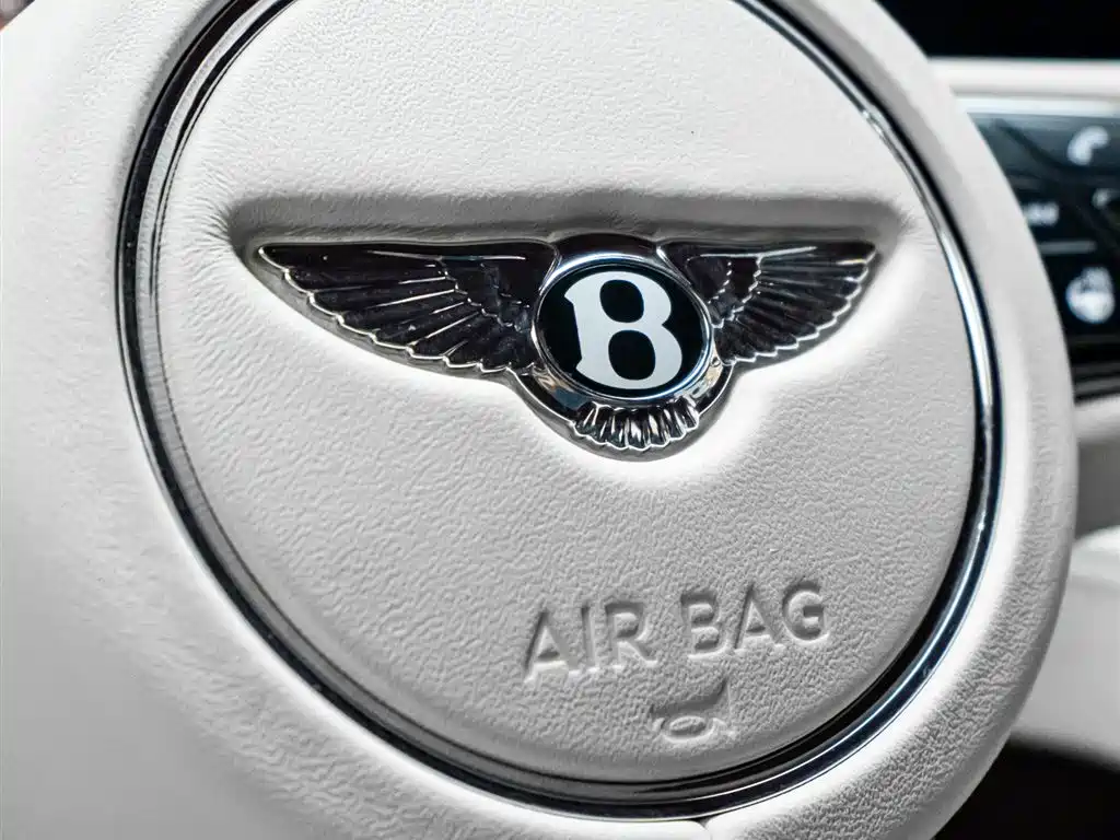 Bentley Continental 2023 — фото 18