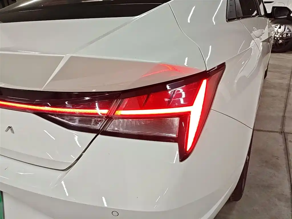 Hyundai Elantra 2021 — фото 13