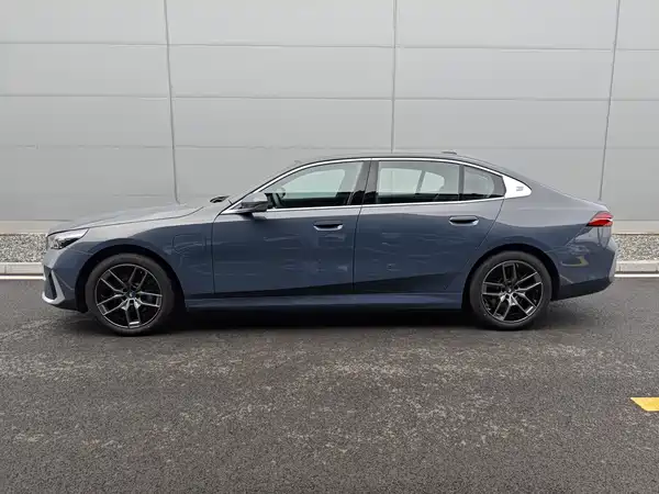 BMW i5 2024