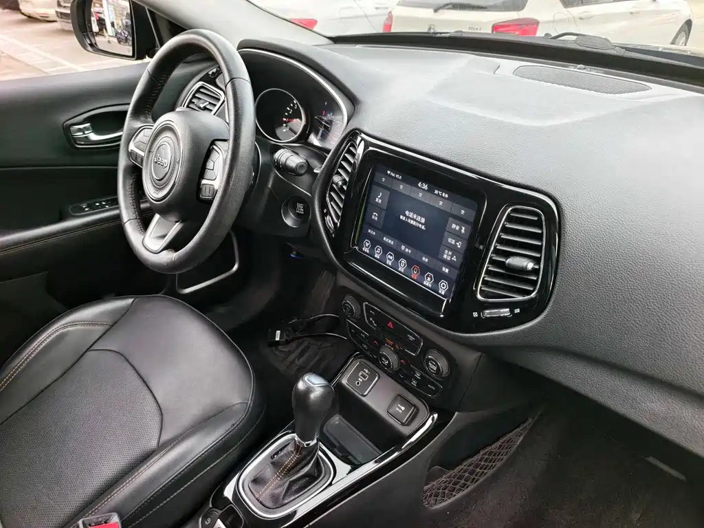 Jeep Compass 2020 — фото 15