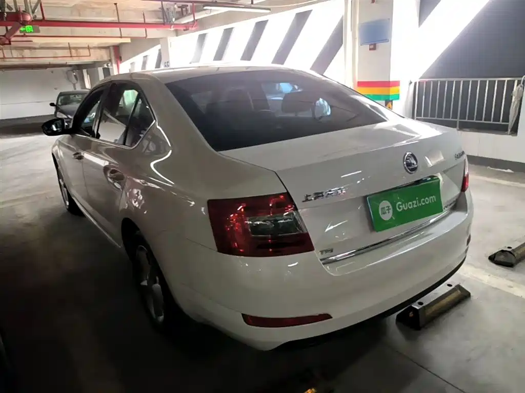 Skoda Octavia 2015 — фото 5