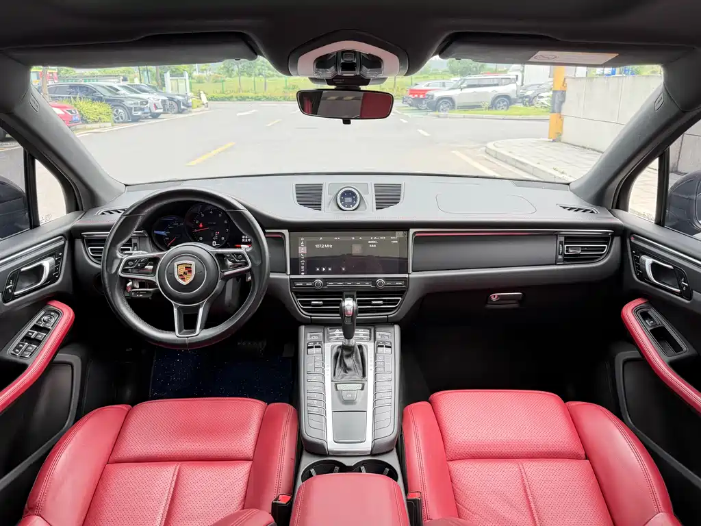 Porsche Macan 2021 — фото 10