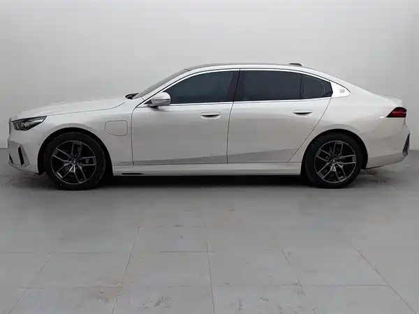 BMW i5 2025