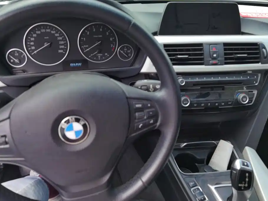 BMW 3 Series 2016 — фото 12