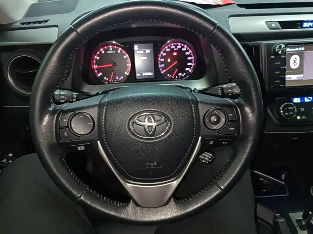 Toyota RAV4 2018 — фото 11