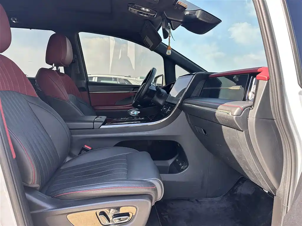 GAC Motor Trumpchi E9 2024 — фото 10
