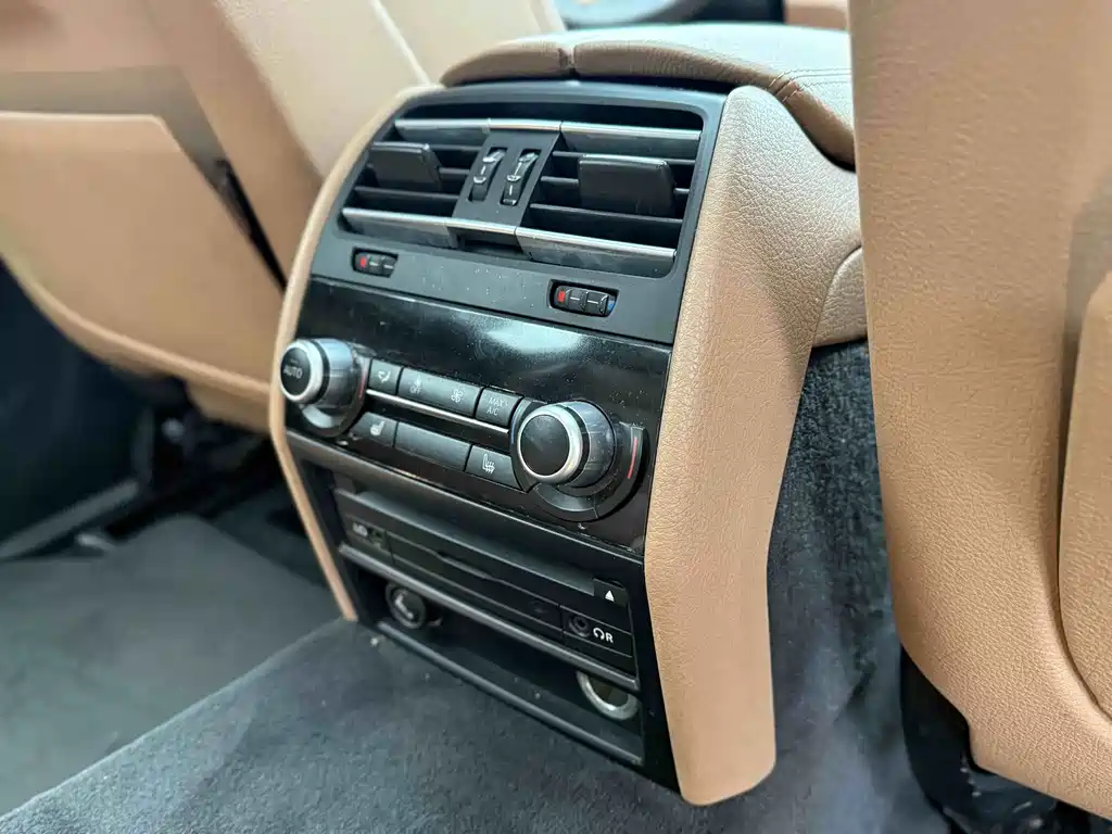BMW 7 Series 2015 — фото 15