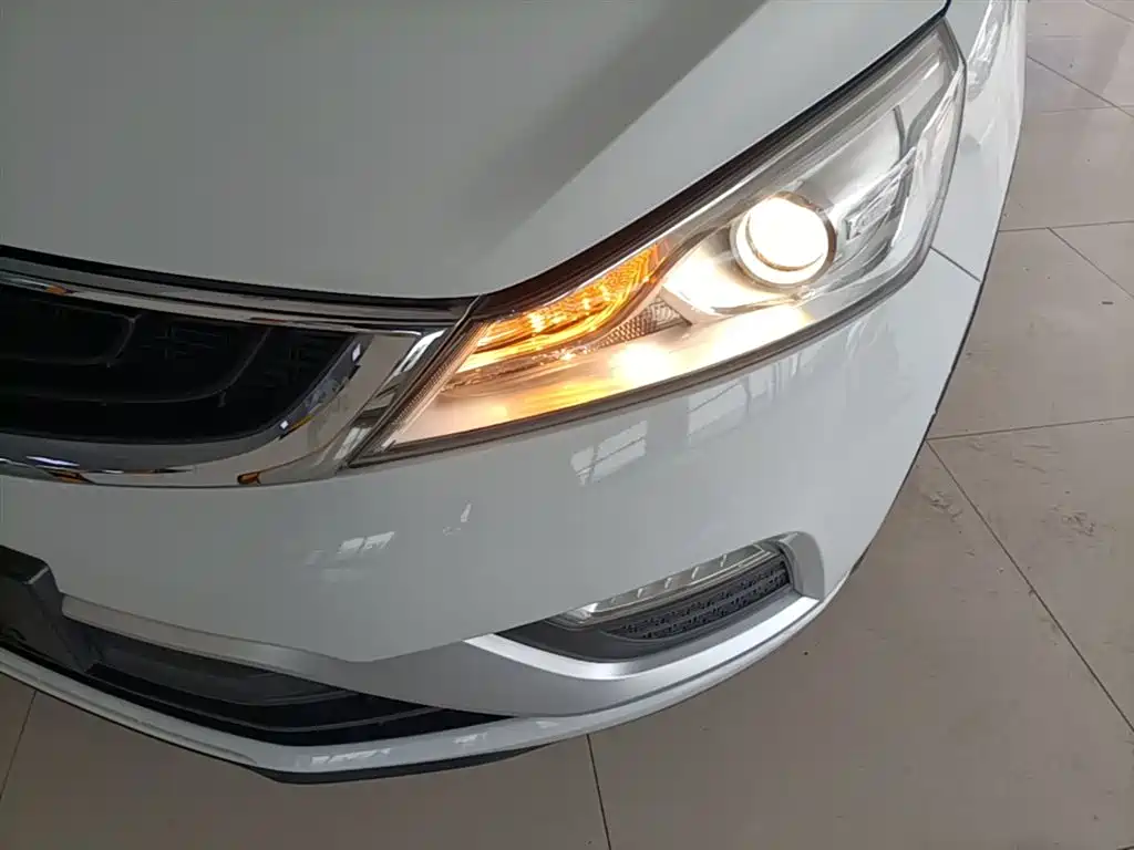 Geely Emgrand GS 2018 — фото 23