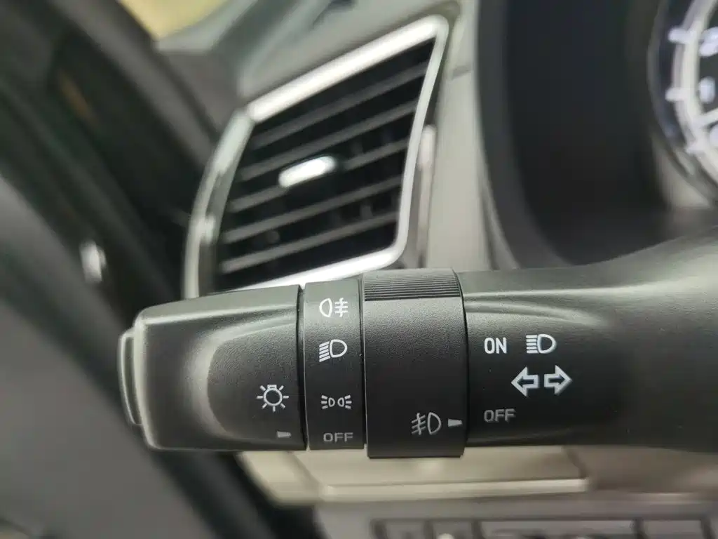 Isuzu Mu-X Shepherd 2024 — фото 21