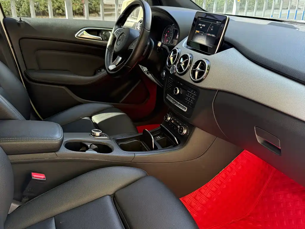 Mercedes-Benz B-Class 2017 — фото 12