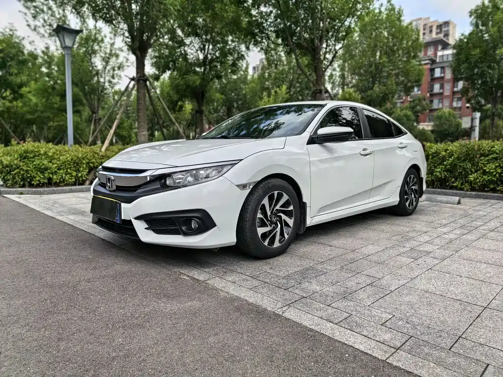 Honda Civic 2018 — фото 1