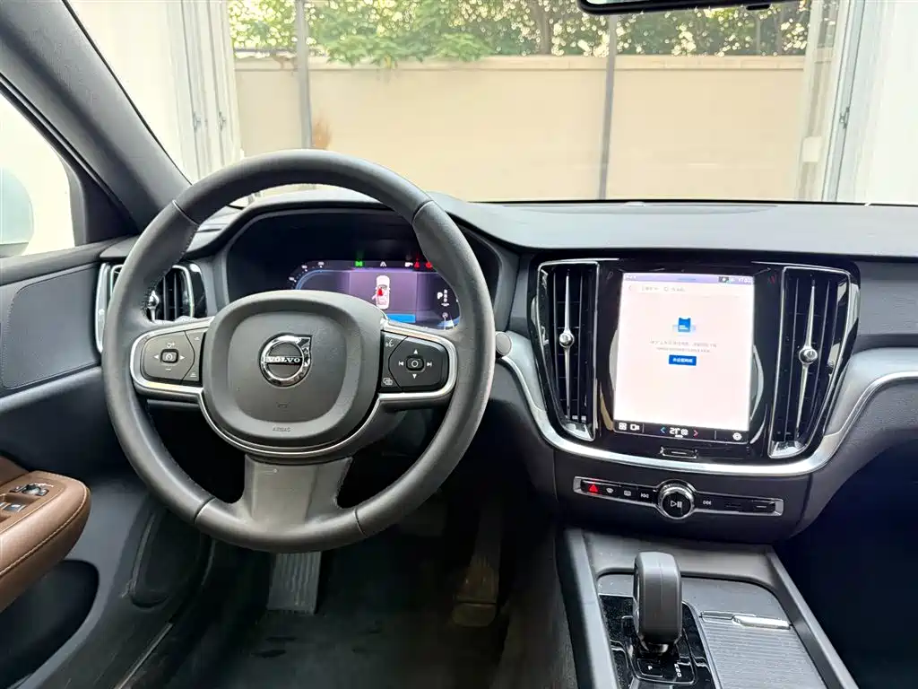 Volvo S60 2025 — фото 17