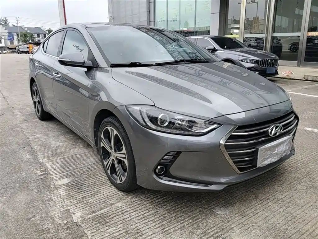 Hyundai Elantra 2018 — фото 4