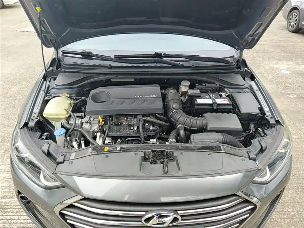 Hyundai Elantra 2018 — фото 20