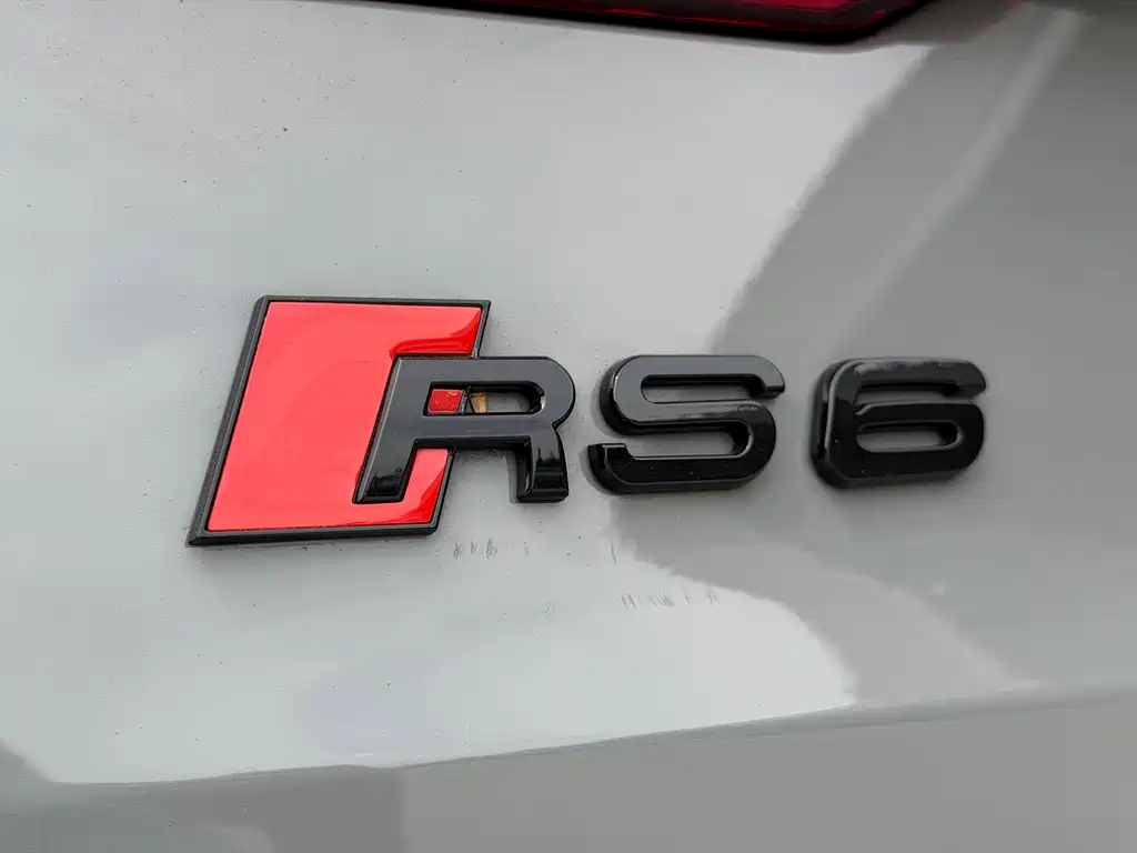 Audi RS 6 2022 — фото 19