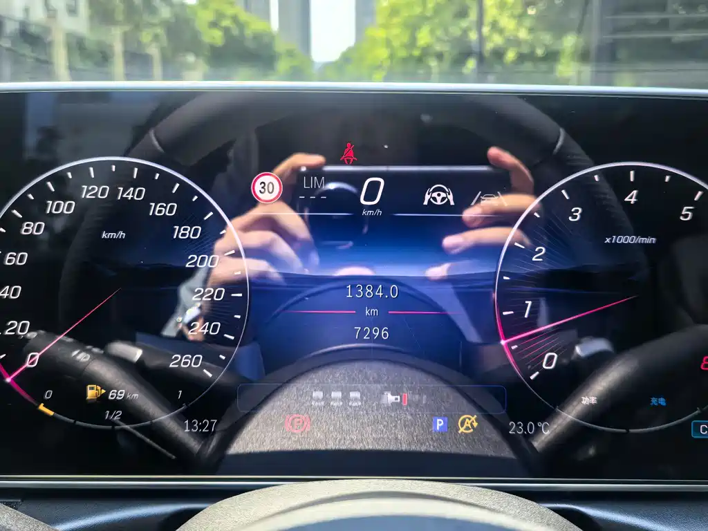 Mercedes-Benz C-Class 2025 — фото 16