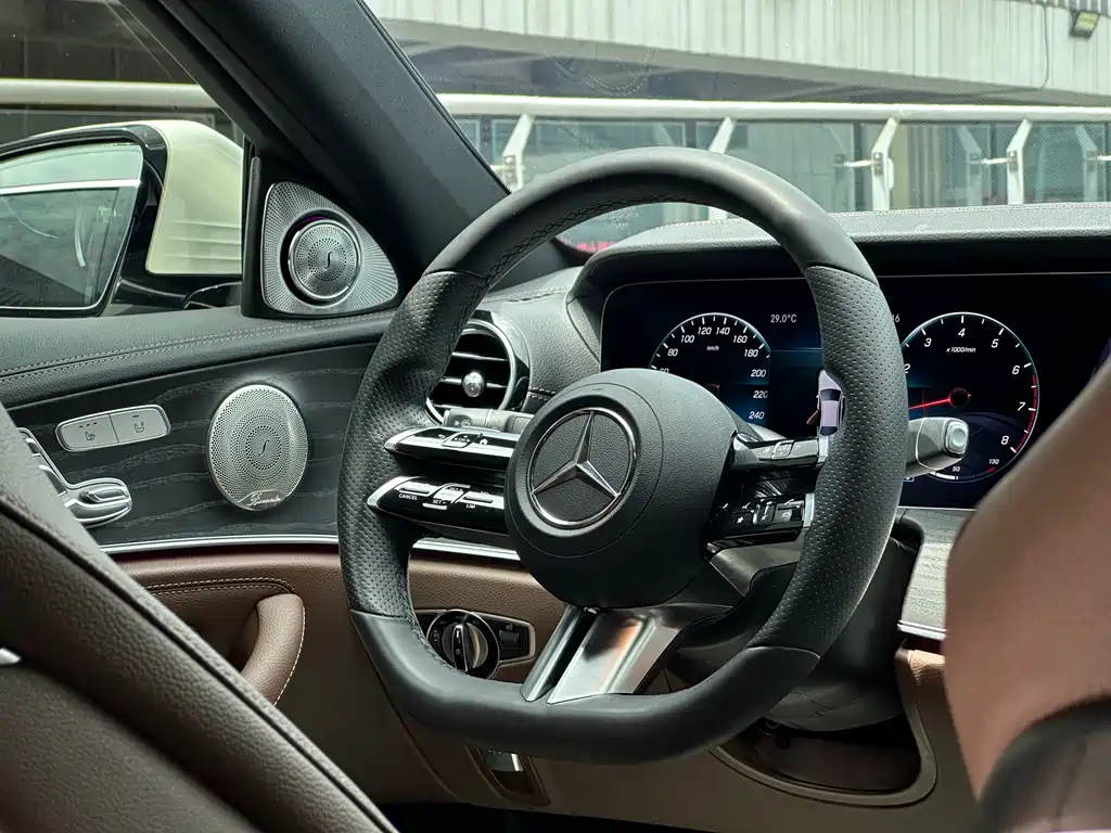 Mercedes-Benz E-Class 2021 — фото 14