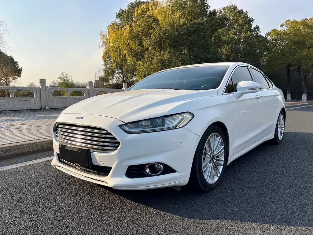 Ford Mondeo 2014 — фото 1