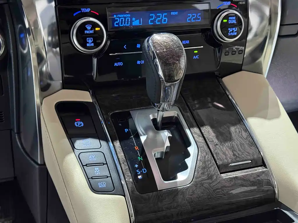 Toyota Alphard 2021 — фото 11