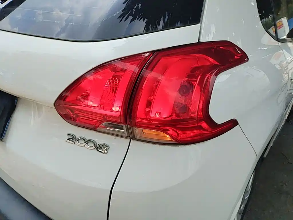Peugeot 2008 2015 — фото 8